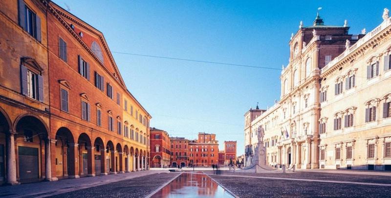 La Mansarda In Centro Apartment Modena Exterior photo